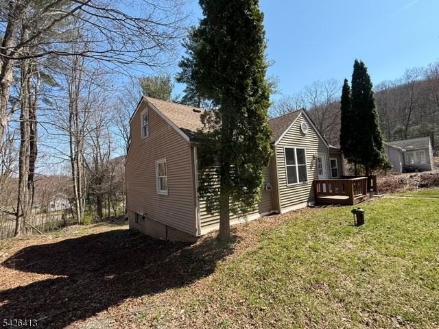 13 River Dr, Jefferson Twp., NJ 07885