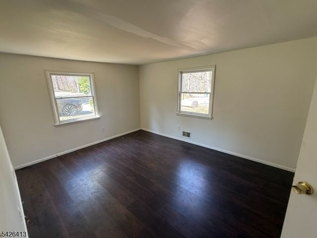 13 River Dr, Jefferson Twp., NJ 07885