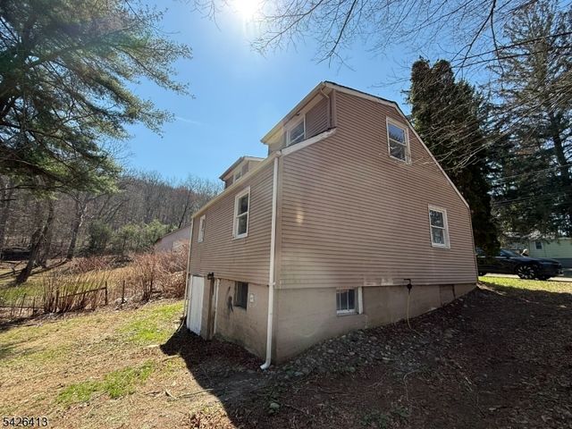 13 River Dr, Jefferson Twp., NJ 07885