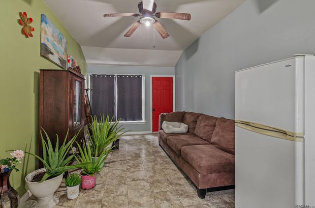 10465 White Oak Dr, Baton Rouge, LA 70815