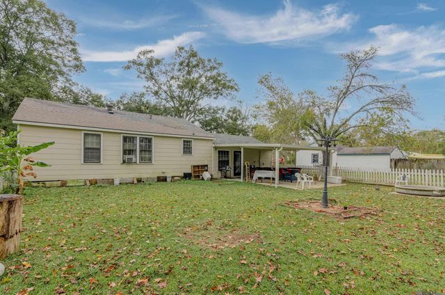 10465 White Oak Dr, Baton Rouge, LA 70815