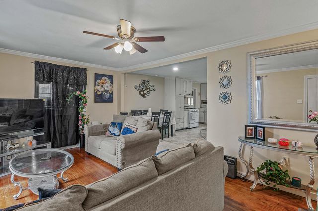 10465 White Oak Dr, Baton Rouge, LA 70815