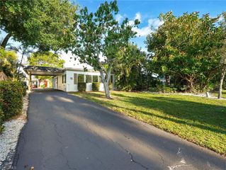 16 Kings RD A16, Naples, FL 34112