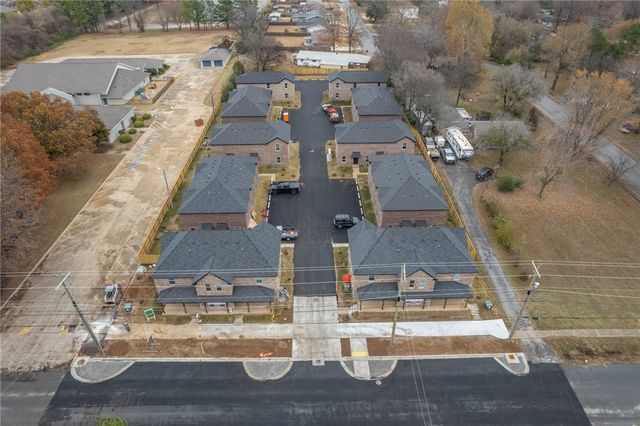 1358 N Porter Road 1, Fayetteville, AR 72703