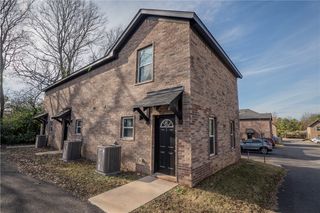 1358 N Porter Road 1, Fayetteville, AR 72703