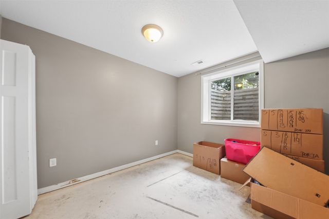 1269 Stewart Street, Des Moines, IA 50316