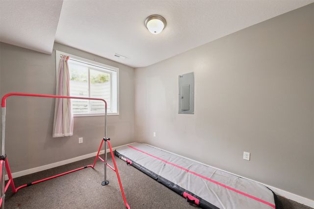 1269 Stewart Street, Des Moines, IA 50316