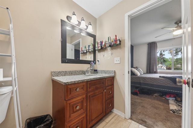 1269 Stewart Street, Des Moines, IA 50316