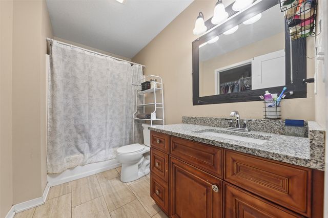 1269 Stewart Street, Des Moines, IA 50316