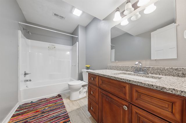 1269 Stewart Street, Des Moines, IA 50316
