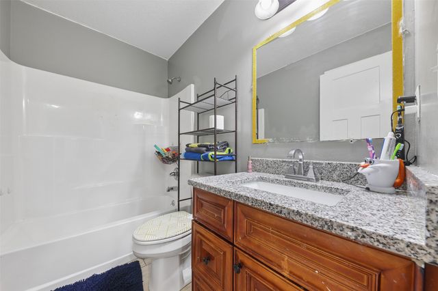 1269 Stewart Street, Des Moines, IA 50316
