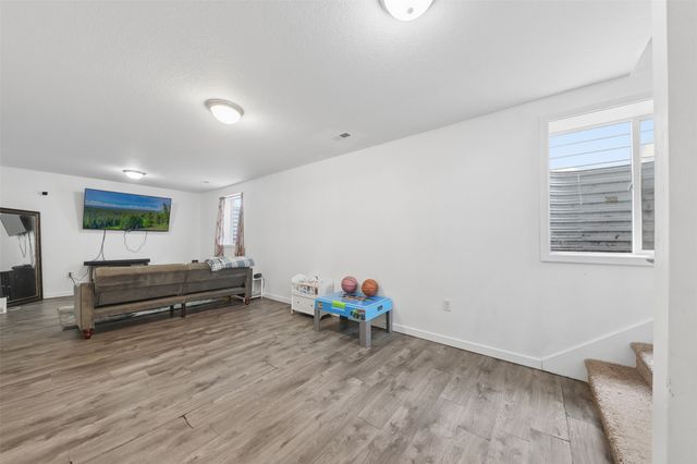 1269 Stewart Street, Des Moines, IA 50316