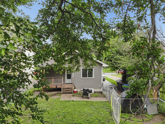 1269 Stewart Street, Des Moines, IA 50316