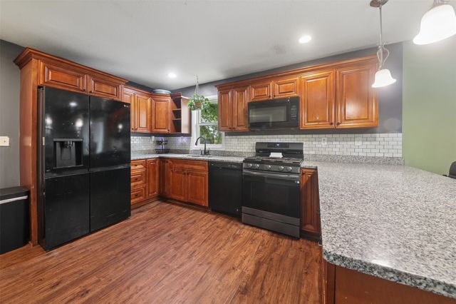 1269 Stewart Street, Des Moines, IA 50316