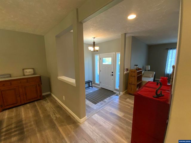 1553 Ammon NW St, Salem, OR 97304