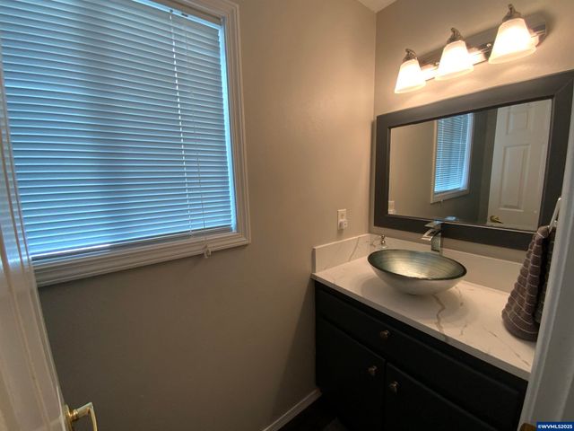 1553 Ammon NW St, Salem, OR 97304