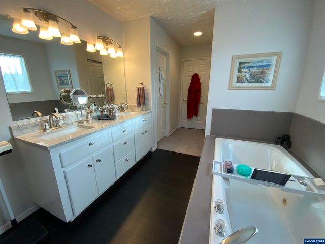 1553 Ammon NW St, Salem, OR 97304