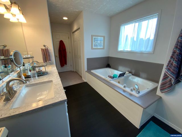 1553 Ammon NW St, Salem, OR 97304