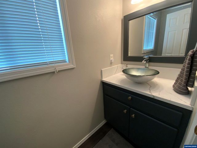 1553 Ammon NW St, Salem, OR 97304