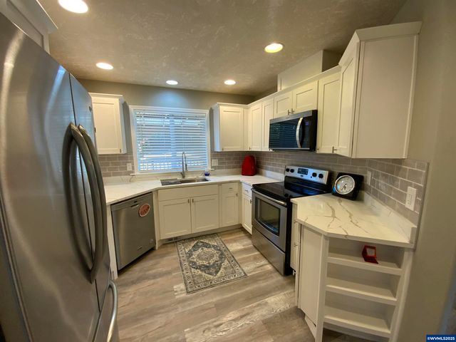 1553 Ammon NW St, Salem, OR 97304