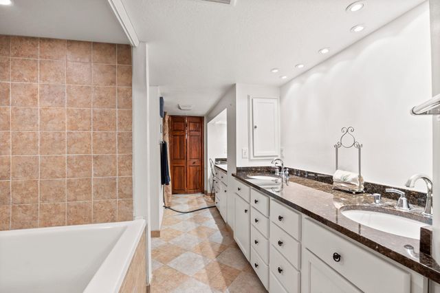 200 Griffin Avenue NE, Hutchinson, MN 55350