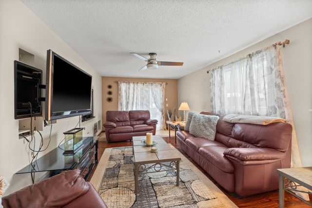 200 Griffin Avenue NE, Hutchinson, MN 55350