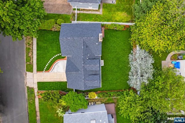 16 Coles Court, River Edge, NJ 07661