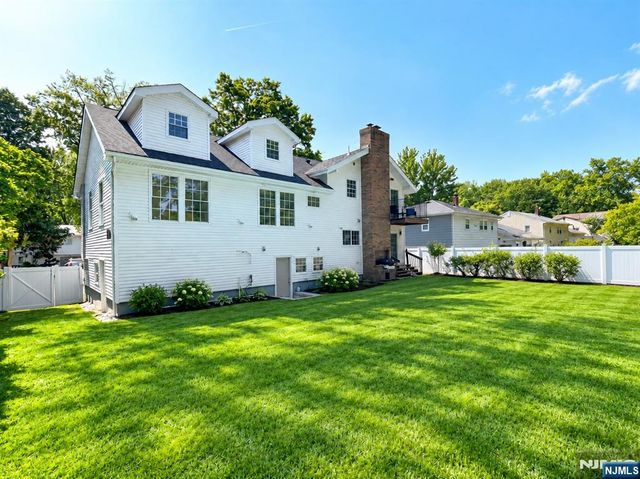 16 Coles Court, River Edge, NJ 07661