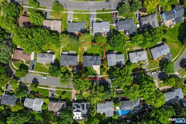16 Coles Court, River Edge, NJ 07661