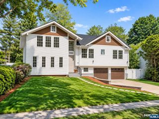 16 Coles Court, River Edge, NJ 07661