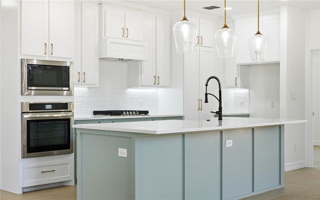 1813 Clapper Rail Dr, Portland, TX 78374