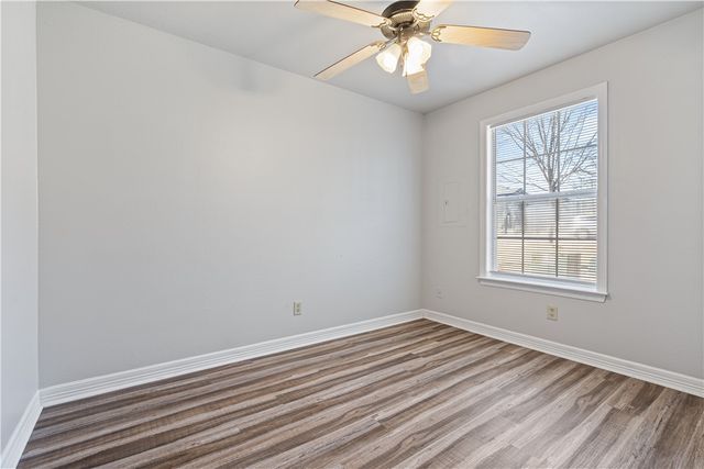884 W Holly Street, Fayetteville, AR 72703