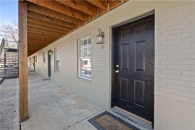 884 W Holly Street, Fayetteville, AR 72703