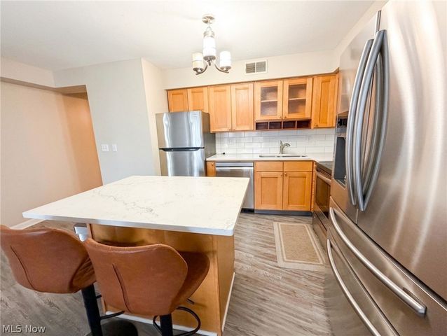 2222 Detroit Avenue 409, Cleveland, OH 44113