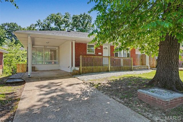 6670 Kenwood Drive, Northwoods, MO 63121