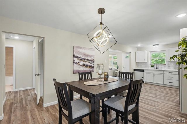 6670 Kenwood Drive, Northwoods, MO 63121