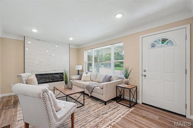 6670 Kenwood Drive, Northwoods, MO 63121