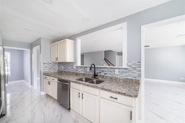 6827 Crystal Point Drive, Katy, TX 77449