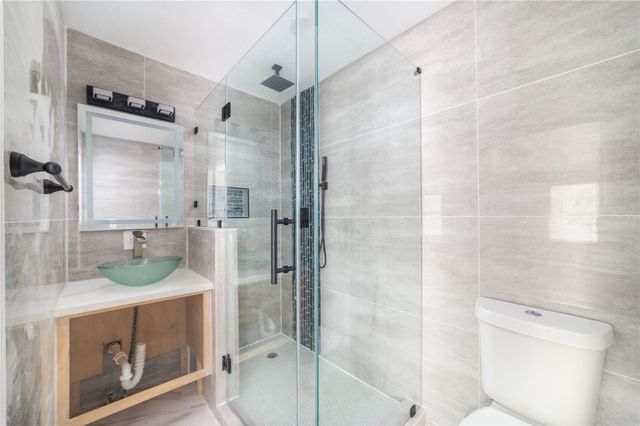 6827 Crystal Point Drive, Katy, TX 77449