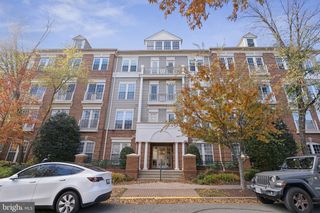 802 GRAND CHAMPION DR #402, Rockville, MD 20850