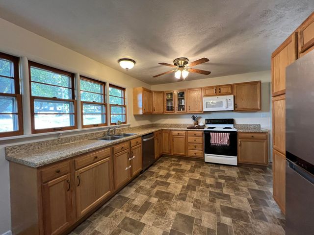 575 Goldsmith Avenue, Mammoth Spring, MO 72554