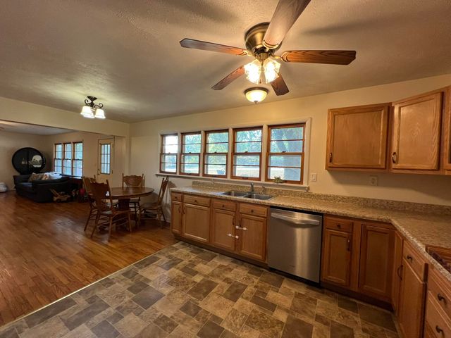 575 Goldsmith Avenue, Mammoth Spring, MO 72554