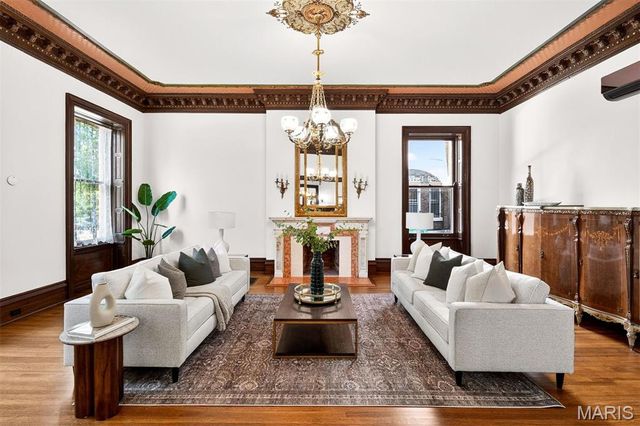 4341 Westminster Place, St Louis, MO 63108