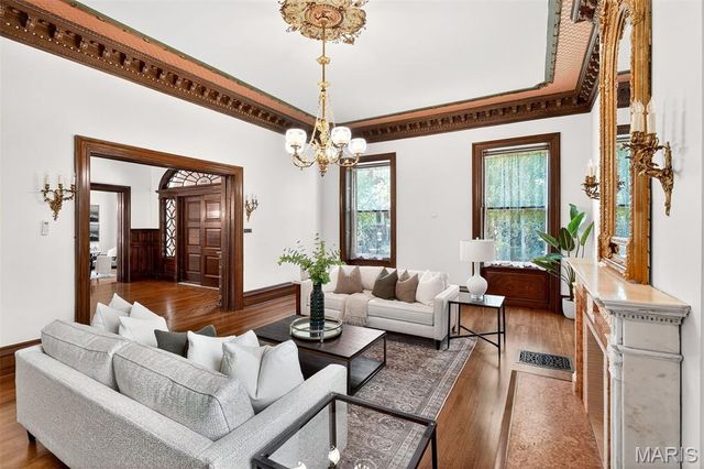 4341 Westminster Place, St Louis, MO 63108