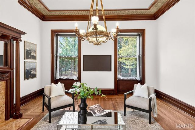 4341 Westminster Place, St Louis, MO 63108