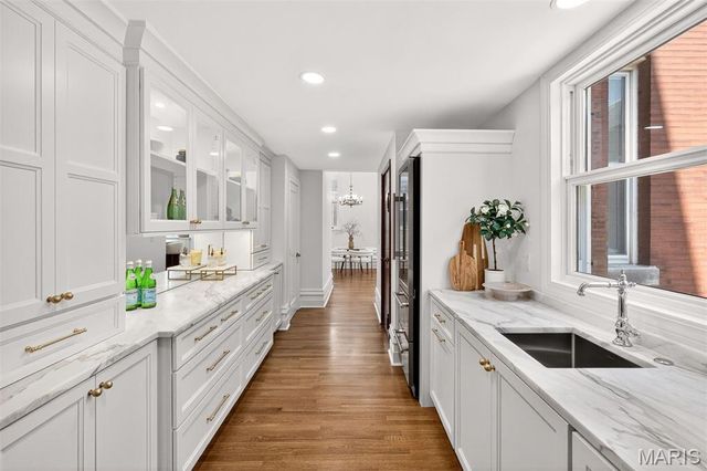 4341 Westminster Place, St Louis, MO 63108