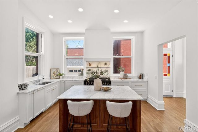 4341 Westminster Place, St Louis, MO 63108