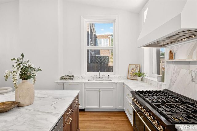 4341 Westminster Place, St Louis, MO 63108