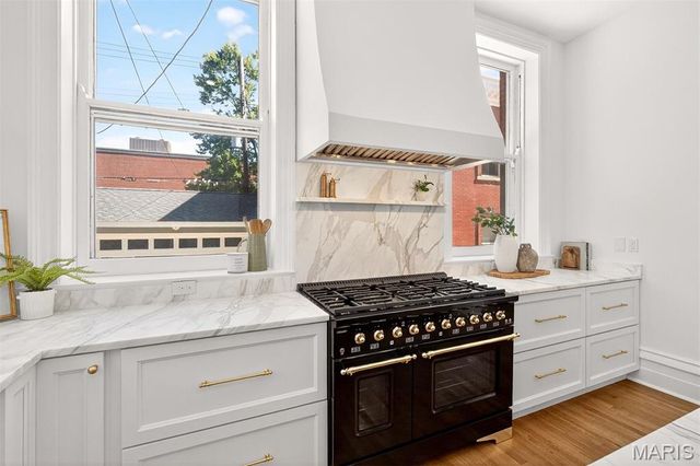 4341 Westminster Place, St Louis, MO 63108