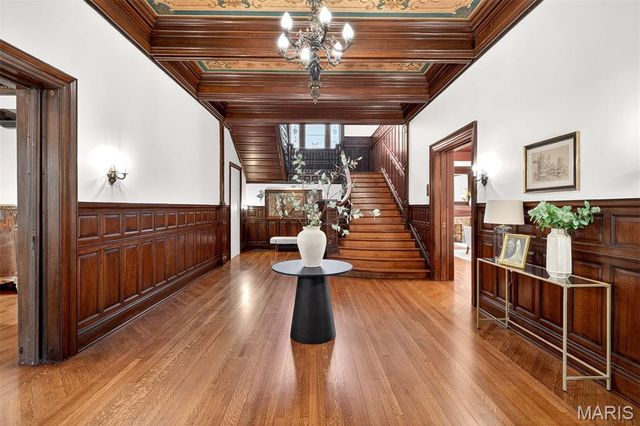 4341 Westminster Place, St Louis, MO 63108